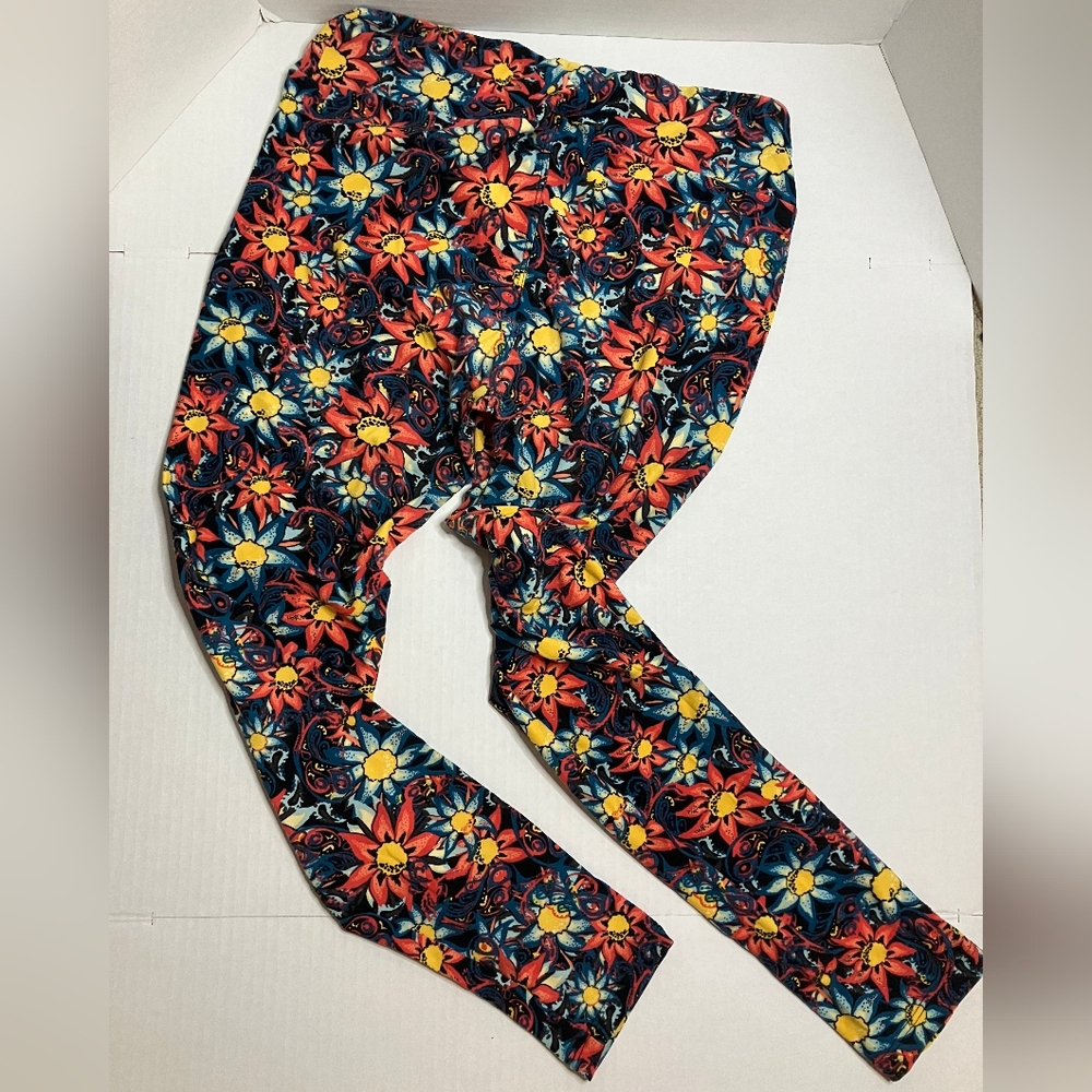 Bright Floral Patterned LulaRoe Leggings Size Tall & Curvy